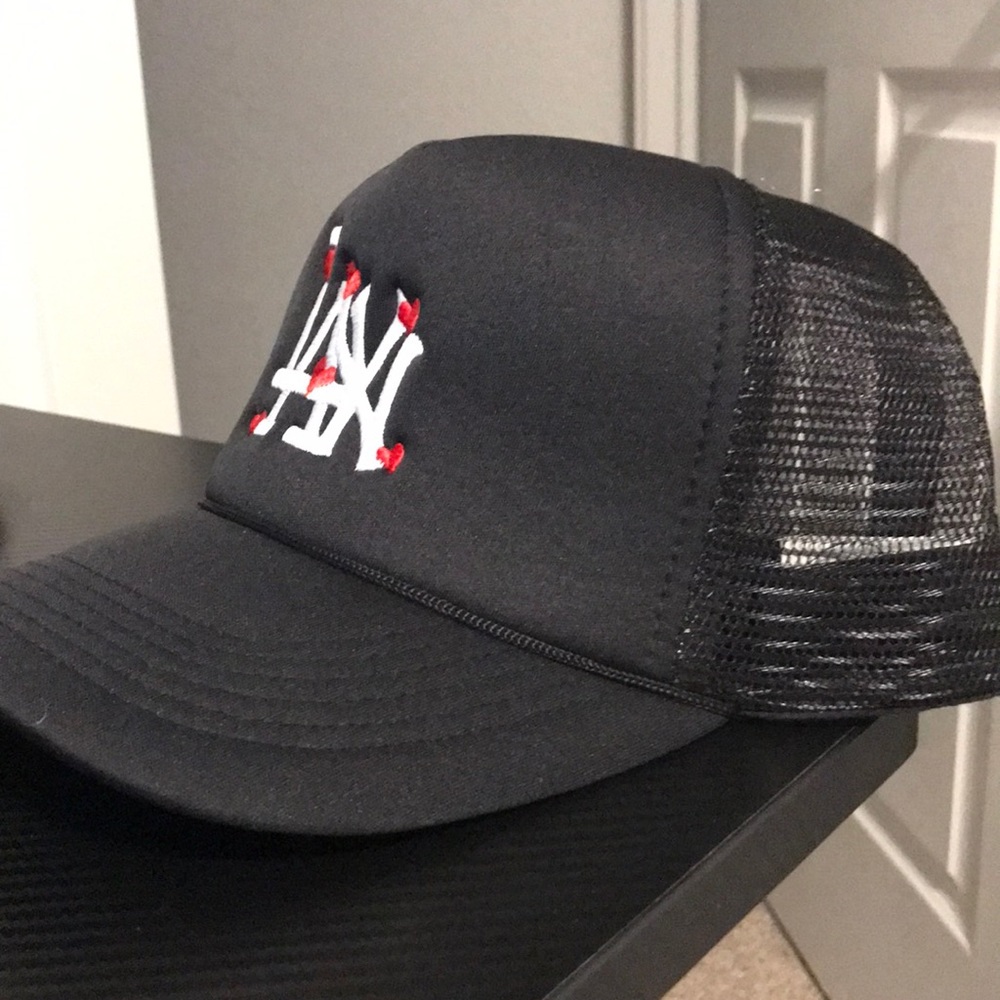 La x NY baseball cap. never worn mesh trucker hat. size adjustable snapback